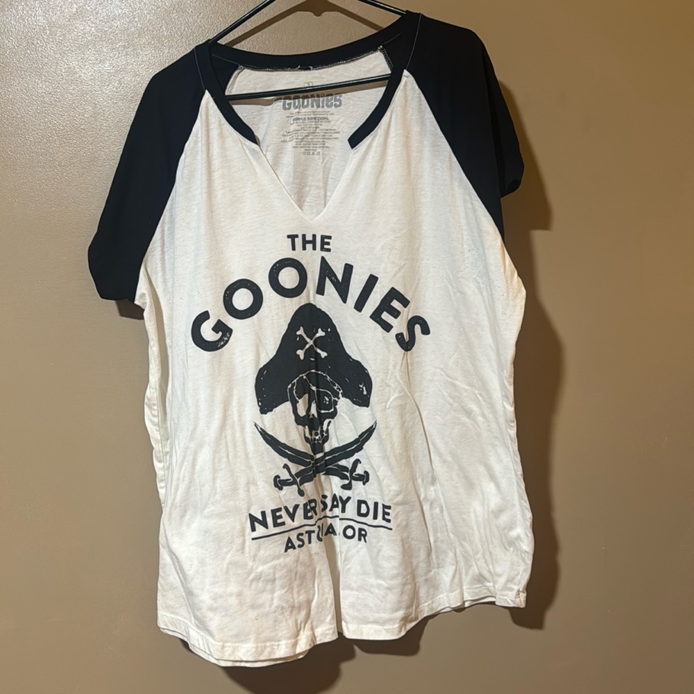 Torrid size 3 Goonies t shirt